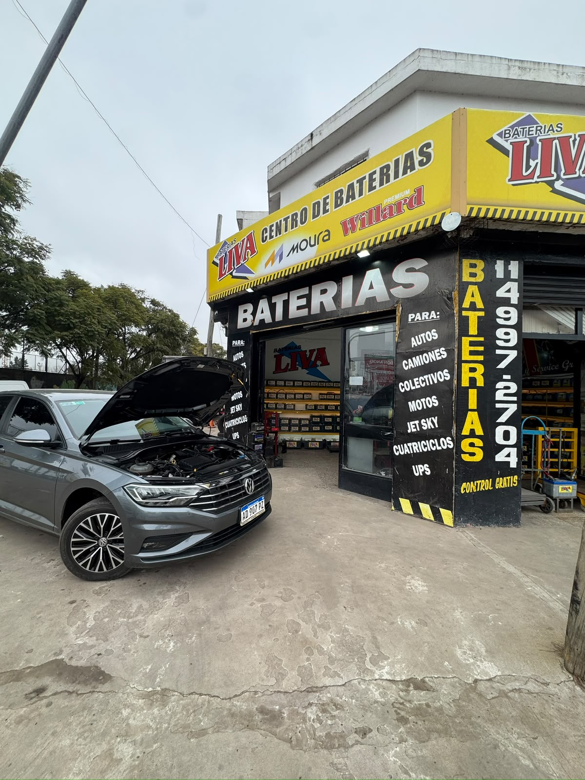Vehículo atendido frente al centro de baterías Liva de José C. Paz